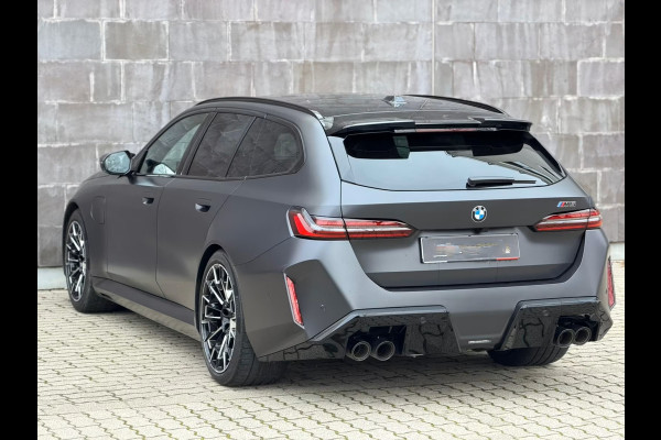 BMW 5 Serie Touring M5 ** FROZEN DEEP GREY, M-REMMEN, PANO, TREKH, MERINO LEDER, 20/21 INCH LMV ** 1e EIG - UNFALLFREI - Ex BMW AG ** ** INFORMEER OOK NAAR ONZE AANTREKKELIJKE FINANCIAL-LEASE TARIEVEN **