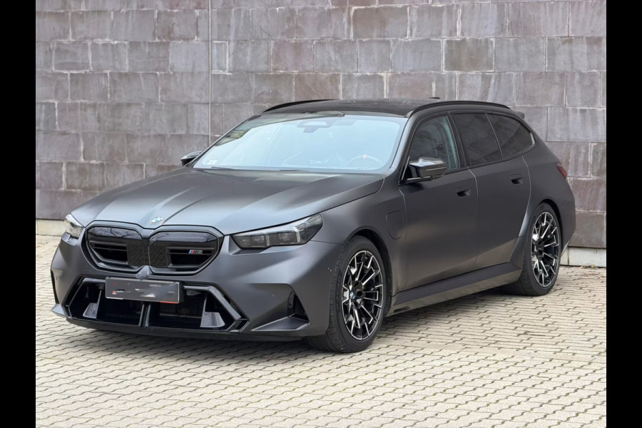 BMW 5 Serie Touring M5 ** FROZEN DEEP GREY, M-REMMEN, PANO, TREKH, MERINO LEDER, 20/21 INCH LMV ** 1e EIG - UNFALLFREI - Ex BMW AG ** ** INFORMEER OOK NAAR ONZE AANTREKKELIJKE FINANCIAL-LEASE TARIEVEN **