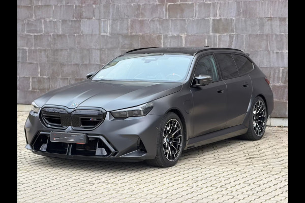 BMW 5 Serie Touring M5 ** FROZEN DEEP GREY, M-REMMEN, PANO, TREKH, MERINO LEDER, 20/21 INCH LMV ** 1e EIG - UNFALLFREI - Ex BMW AG ** ** INFORMEER OOK NAAR ONZE AANTREKKELIJKE FINANCIAL-LEASE TARIEVEN **