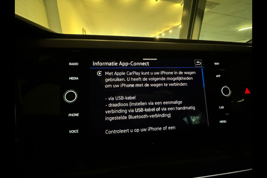 Volkswagen Taigo 1.5 TSI R-Line Business Pano|Keyl|Sfeer|VOL