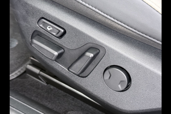 Kia Ev6 GT-Line 77.4kWh SOH 100% Warmtepomp PanoDak Head-Up Alcantar/Leer Stoelventilatie Elek.Stoelen+MemoryMeridian SOH 100% 360°Camer DAB  Elek.Achterklep Lmv Lane Assist 1600kg trekvermogen! Laden tot 240kW 1e Eigenaar Origineel Nederlandse Auto € 57.000 nieuw