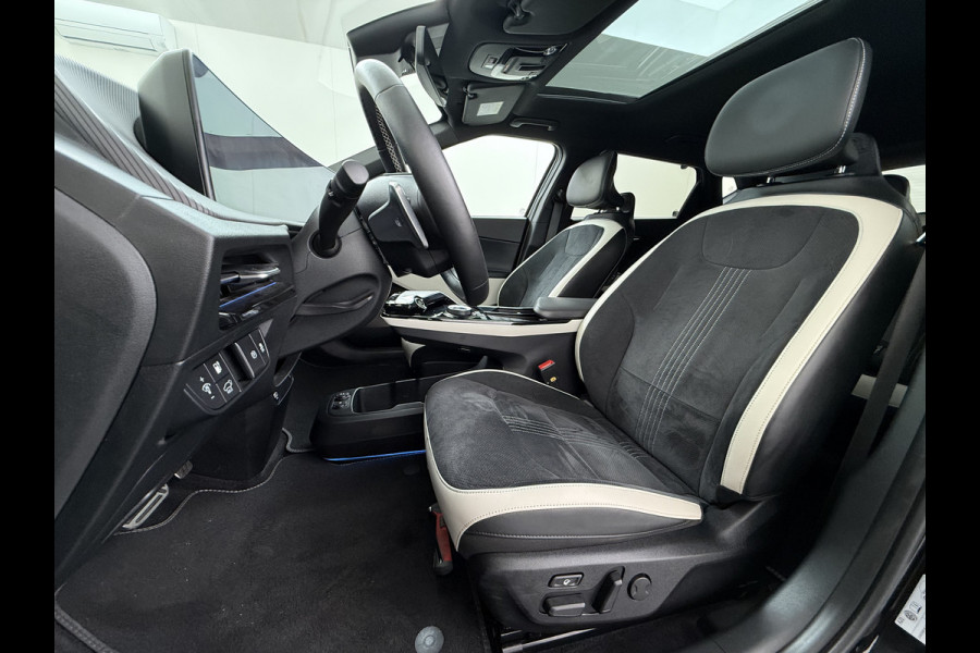 Kia Ev6 GT-Line 77.4kWh SOH 100% Warmtepomp PanoDak Head-Up Alcantar/Leer Stoelventilatie Elek.Stoelen+MemoryMeridian SOH 100% 360°Camer DAB  Elek.Achterklep Lmv Lane Assist 1600kg trekvermogen! Laden tot 240kW 1e Eigenaar Origineel Nederlandse Auto € 57.000 nieuw