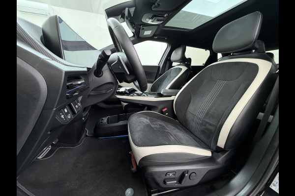 Kia Ev6 GT-Line 77.4kWh SOH 100% Warmtepomp PanoDak Head-Up Alcantar/Leer Stoelventilatie Elek.Stoelen+MemoryMeridian SOH 100% 360°Camer DAB  Elek.Achterklep Lmv Lane Assist 1600kg trekvermogen! Laden tot 240kW 1e Eigenaar Origineel Nederlandse Auto € 57.000 nieuw