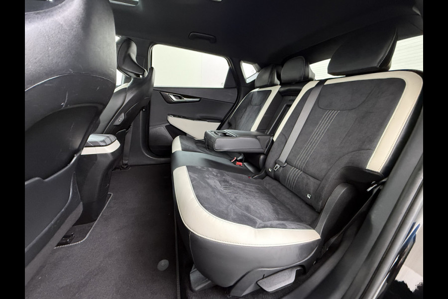 Kia Ev6 GT-Line 77.4kWh SOH 100% Warmtepomp PanoDak Head-Up Alcantar/Leer Stoelventilatie Elek.Stoelen+MemoryMeridian SOH 100% 360°Camer DAB  Elek.Achterklep Lmv Lane Assist 1600kg trekvermogen! Laden tot 240kW 1e Eigenaar Origineel Nederlandse Auto € 57.000 nieuw
