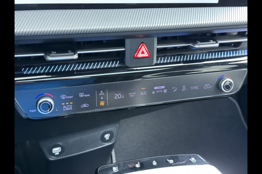 Kia Ev6 GT-Line 77.4kWh SOH 100% Warmtepomp PanoDak Head-Up Alcantar/Leer Stoelventilatie Elek.Stoelen+MemoryMeridian SOH 100% 360°Camer DAB  Elek.Achterklep Lmv Lane Assist 1600kg trekvermogen! Laden tot 240kW 1e Eigenaar Origineel Nederlandse Auto € 57.000 nieuw
