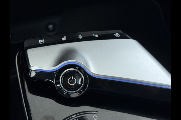 Kia Ev6 GT-Line 77.4kWh SOH 100% Warmtepomp PanoDak Head-Up Alcantar/Leer Stoelventilatie Elek.Stoelen+MemoryMeridian SOH 100% 360°Camer DAB  Elek.Achterklep Lmv Lane Assist 1600kg trekvermogen! Laden tot 240kW 1e Eigenaar Origineel Nederlandse Auto € 57.000 nieuw