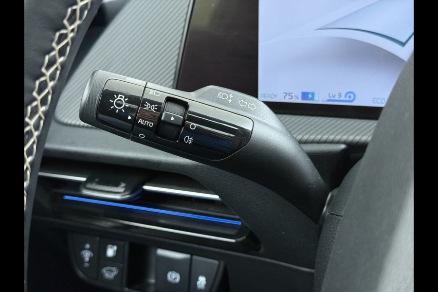 Kia Ev6 GT-Line 77.4kWh SOH 100% Warmtepomp PanoDak Head-Up Alcantar/Leer Stoelventilatie Elek.Stoelen+MemoryMeridian SOH 100% 360°Camer DAB  Elek.Achterklep Lmv Lane Assist 1600kg trekvermogen! Laden tot 240kW 1e Eigenaar Origineel Nederlandse Auto € 57.000 nieuw