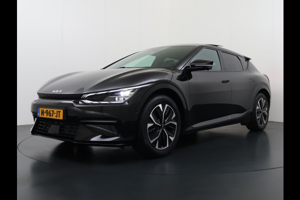 Kia Ev6 GT-Line 77.4kWh SOH 100% Warmtepomp PanoDak Head-Up Alcantar/Leer Stoelventilatie Elek.Stoelen+MemoryMeridian SOH 100% 360°Camer DAB  Elek.Achterklep Lmv Lane Assist 1600kg trekvermogen! Laden tot 240kW 1e Eigenaar Origineel Nederlandse Auto € 57.000 nieuw