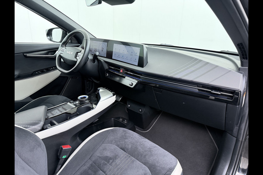 Kia Ev6 GT-Line 77.4kWh SOH 100% Warmtepomp PanoDak Head-Up Alcantar/Leer Stoelventilatie Elek.Stoelen+MemoryMeridian SOH 100% 360°Camer DAB  Elek.Achterklep Lmv Lane Assist 1600kg trekvermogen! Laden tot 240kW 1e Eigenaar Origineel Nederlandse Auto € 57.000 nieuw