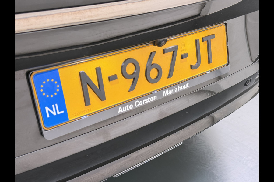 Kia Ev6 GT-Line 77.4kWh SOH 100% Warmtepomp PanoDak Head-Up Alcantar/Leer Stoelventilatie Elek.Stoelen+MemoryMeridian SOH 100% 360°Camer DAB  Elek.Achterklep Lmv Lane Assist 1600kg trekvermogen! Laden tot 240kW 1e Eigenaar Origineel Nederlandse Auto € 57.000 nieuw