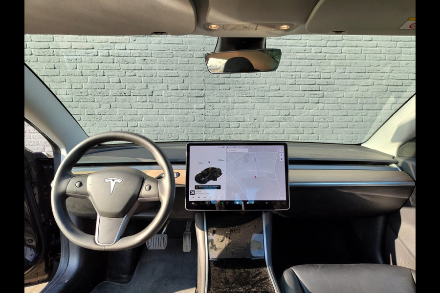 Tesla Model 3 SR+ 325PK AutoPilot Leer Pano-Dak Adaptive Cruise Camera's Elektr.-Stuur+Stoelen+Spiegels+Geheugen+Easy-Entry+Verwarmde stoelen  Ecc Navi Led DAB Voorverwarmen interieur via App Keyless One-Pedal-Drive SOH 82% 1e Eigenaar Origineel Nederlandse Auto 1.584kg licht!