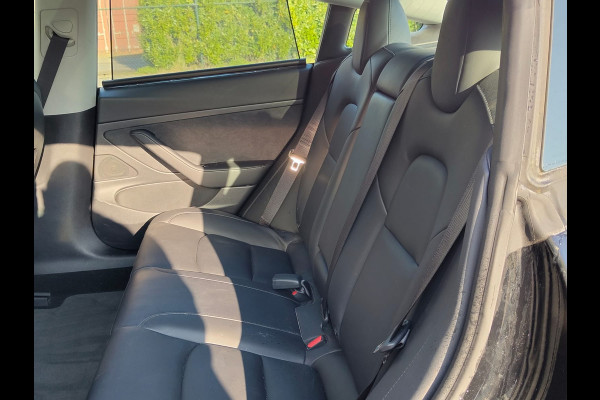 Tesla Model 3 SR+ 325PK AutoPilot Leer Pano-Dak Adaptive Cruise Camera's Elektr.-Stuur+Stoelen+Spiegels+Geheugen+Easy-Entry+Verwarmde stoelen  Ecc Navi Led DAB Voorverwarmen interieur via App Keyless One-Pedal-Drive SOH 82% 1e Eigenaar Origineel Nederlandse Auto 1.584kg licht!