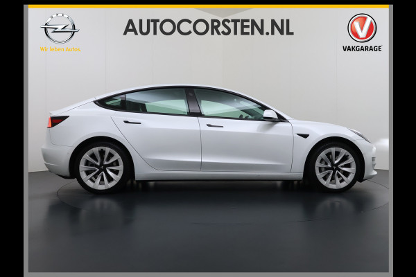 Tesla Model 3 Long Range AWD 75kWh Facelift Trekhaak Warmtepomp Elek.Achterklep Lmv AutoPilot Leder Panoramadak Adaptive-Cruise Camera's Elekt Navi LED DAB Voorverwarmen interieur Keyless One-Pedal-Drive 4WD SOH 86% 1e Eigenaar Origineel Nederlandse Auto Fabrieksgarantie op Accu en Motor tot 21-12-2028/192.00km € 62.000 nieuw !