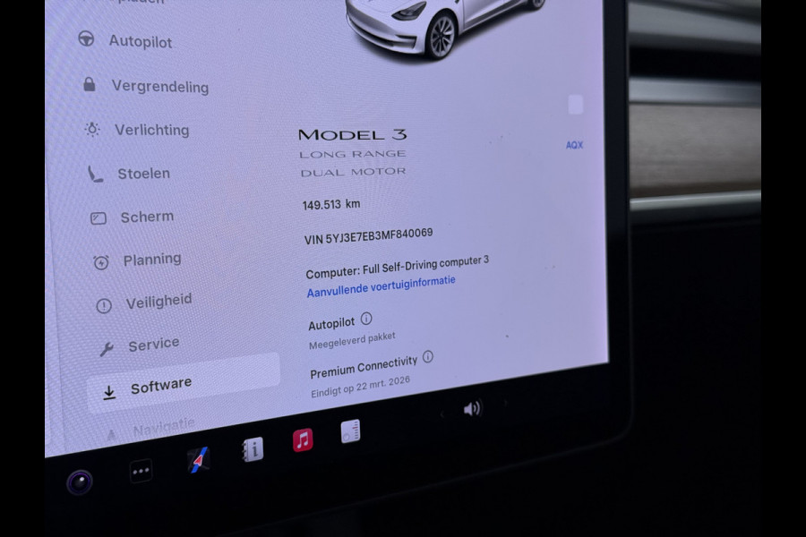 Tesla Model 3 Long Range AWD 75kWh Facelift Trekhaak Warmtepomp Elek.Achterklep Lmv AutoPilot Leder Panoramadak Adaptive-Cruise Camera's Elekt Navi LED DAB Voorverwarmen interieur Keyless One-Pedal-Drive 4WD SOH 86% 1e Eigenaar Origineel Nederlandse Auto Fabrieksgarantie op Accu en Motor tot 21-12-2028/192.00km € 62.000 nieuw !