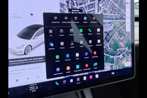 Tesla Model 3 Long Range AWD 75kWh Facelift Trekhaak Warmtepomp Elek.Achterklep Lmv AutoPilot Leder Panoramadak Adaptive-Cruise Camera's Elekt Navi LED DAB Voorverwarmen interieur Keyless One-Pedal-Drive 4WD SOH 86% 1e Eigenaar Origineel Nederlandse Auto Fabrieksgarantie op Accu en Motor tot 21-12-2028/192.00km € 62.000 nieuw !