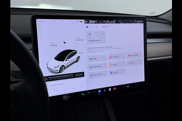 Tesla Model 3 Long Range AWD 75kWh Facelift Trekhaak Warmtepomp Elek.Achterklep Lmv AutoPilot Leder Panoramadak Adaptive-Cruise Camera's Elekt Navi LED DAB Voorverwarmen interieur Keyless One-Pedal-Drive 4WD SOH 86% 1e Eigenaar Origineel Nederlandse Auto Fabrieksgarantie op Accu en Motor tot 21-12-2028/192.00km € 62.000 nieuw !