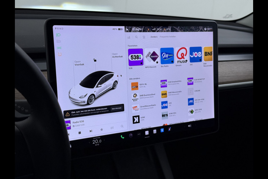 Tesla Model 3 Long Range AWD 75kWh Facelift Trekhaak Warmtepomp Elek.Achterklep Lmv AutoPilot Leder Panoramadak Adaptive-Cruise Camera's Elekt Navi LED DAB Voorverwarmen interieur Keyless One-Pedal-Drive 4WD SOH 86% 1e Eigenaar Origineel Nederlandse Auto Fabrieksgarantie op Accu en Motor tot 21-12-2028/192.00km € 62.000 nieuw !