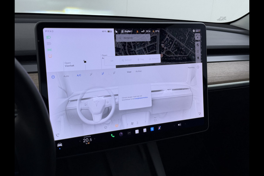 Tesla Model 3 Long Range AWD 75kWh Facelift Trekhaak Warmtepomp Elek.Achterklep Lmv AutoPilot Leder Panoramadak Adaptive-Cruise Camera's Elekt Navi LED DAB Voorverwarmen interieur Keyless One-Pedal-Drive 4WD SOH 86% 1e Eigenaar Origineel Nederlandse Auto Fabrieksgarantie op Accu en Motor tot 21-12-2028/192.00km € 62.000 nieuw !
