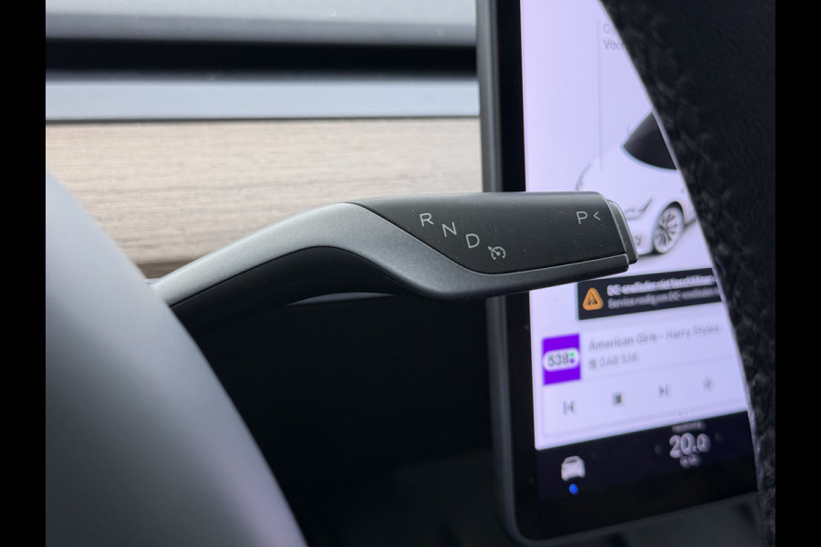 Tesla Model 3 Long Range AWD 75kWh Facelift Trekhaak Warmtepomp Elek.Achterklep Lmv AutoPilot Leder Panoramadak Adaptive-Cruise Camera's Elekt Navi LED DAB Voorverwarmen interieur Keyless One-Pedal-Drive 4WD SOH 86% 1e Eigenaar Origineel Nederlandse Auto Fabrieksgarantie op Accu en Motor tot 21-12-2028/192.00km € 62.000 nieuw !