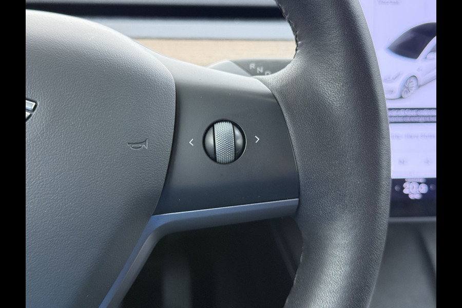 Tesla Model 3 Long Range AWD 75kWh Facelift Trekhaak Warmtepomp Elek.Achterklep Lmv AutoPilot Leder Panoramadak Adaptive-Cruise Camera's Elekt Navi LED DAB Voorverwarmen interieur Keyless One-Pedal-Drive 4WD SOH 86% 1e Eigenaar Origineel Nederlandse Auto Fabrieksgarantie op Accu en Motor tot 21-12-2028/192.00km € 62.000 nieuw !