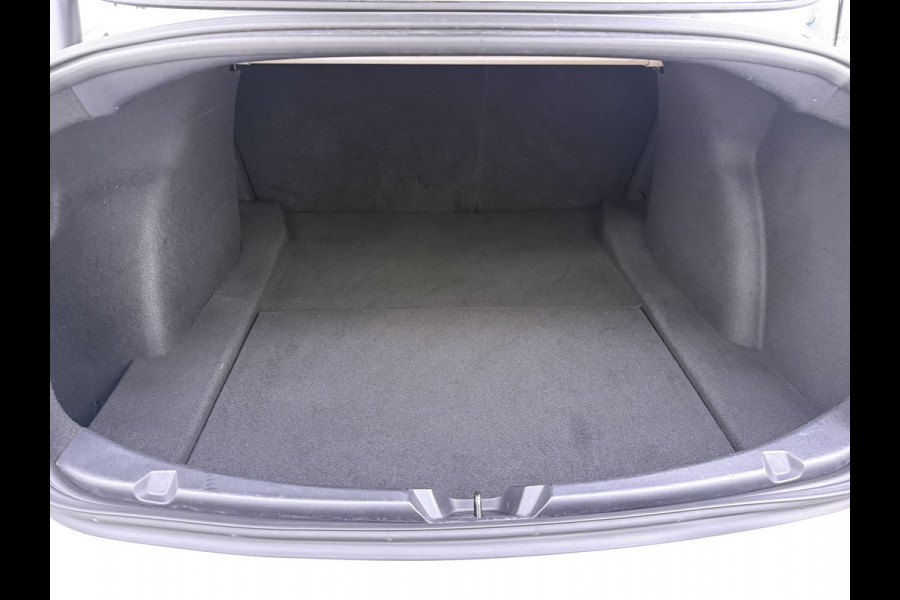 Tesla Model 3 Long Range AWD 75kWh Facelift Trekhaak Warmtepomp Elek.Achterklep Lmv AutoPilot Leder Panoramadak Adaptive-Cruise Camera's Elekt Navi LED DAB Voorverwarmen interieur Keyless One-Pedal-Drive 4WD SOH 86% 1e Eigenaar Origineel Nederlandse Auto Fabrieksgarantie op Accu en Motor tot 21-12-2028/192.00km € 62.000 nieuw !