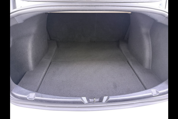 Tesla Model 3 Long Range AWD 75kWh Facelift Trekhaak Warmtepomp Elek.Achterklep Lmv AutoPilot Leder Panoramadak Adaptive-Cruise Camera's Elekt Navi LED DAB Voorverwarmen interieur Keyless One-Pedal-Drive 4WD SOH 86% 1e Eigenaar Origineel Nederlandse Auto Fabrieksgarantie op Accu en Motor tot 21-12-2028/192.00km € 62.000 nieuw !