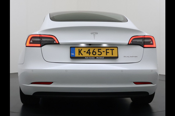 Tesla Model 3 Long Range AWD 75kWh Facelift Trekhaak Warmtepomp Elek.Achterklep Lmv AutoPilot Leder Panoramadak Adaptive-Cruise Camera's Elekt Navi LED DAB Voorverwarmen interieur Keyless One-Pedal-Drive 4WD SOH 86% 1e Eigenaar Origineel Nederlandse Auto Fabrieksgarantie op Accu en Motor tot 21-12-2028/192.00km € 62.000 nieuw !