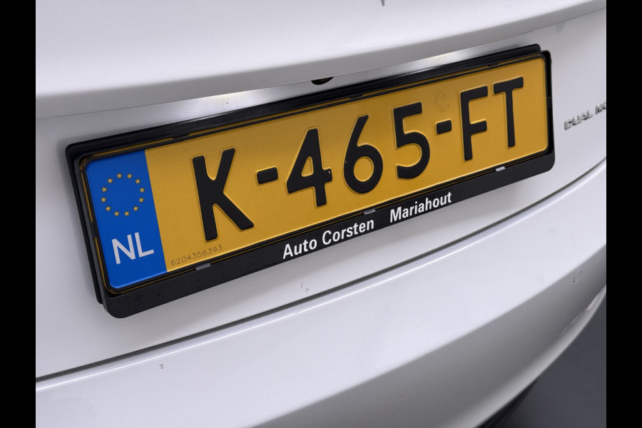 Tesla Model 3 Long Range AWD 75kWh Facelift Trekhaak Warmtepomp Elek.Achterklep Lmv AutoPilot Leder Panoramadak Adaptive-Cruise Camera's Elekt Navi LED DAB Voorverwarmen interieur Keyless One-Pedal-Drive 4WD SOH 86% 1e Eigenaar Origineel Nederlandse Auto Fabrieksgarantie op Accu en Motor tot 21-12-2028/192.00km € 62.000 nieuw !