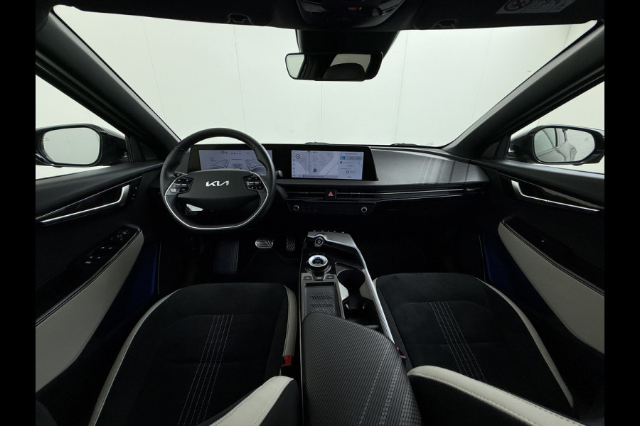 Kia Ev6 GT-Line 77.4kWh SOH 100% Warmtepomp PanoDak Head-Up Alcantar/Leer Stoelventilatie Elek.Stoelen+MemoryMeridian SOH 100% 360°Camer DAB  Elek.Achterklep Lmv Lane Assist 1600kg trekvermogen! Laden tot 240kW 1e Eigenaar Origineel Nederlandse Auto € 57.000 nieuw