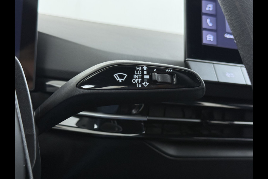 MG Mg4 electric 51kWh LFP AccuApple Carplay Android Auto Pdc Adap.Cruise Ecc Rijstrooksensor Led Bluetooth DAB Isofix File assistent Verkeersbord detectie SOH 92% € 30.000 nieuw!