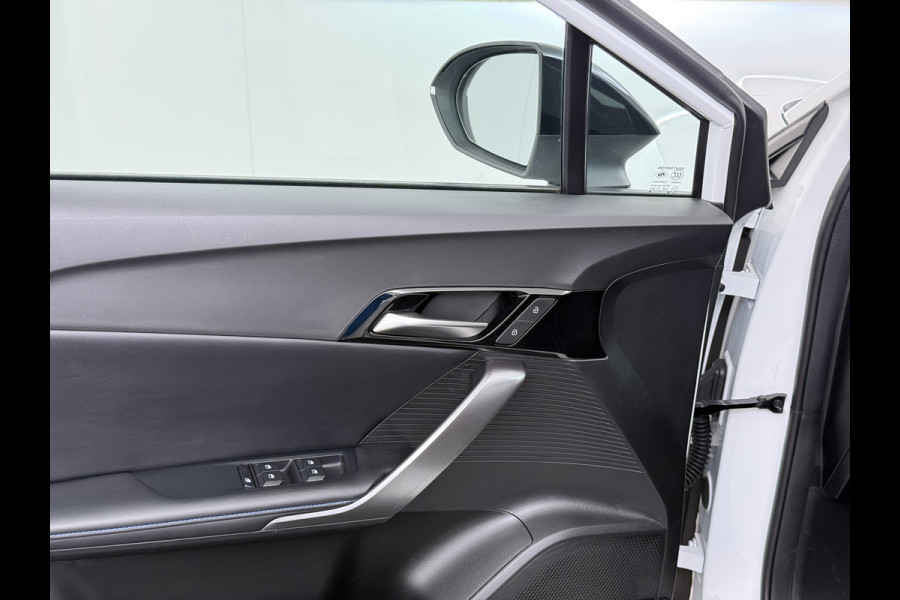 MG Mg4 electric 51kWh LFP AccuApple Carplay Android Auto Pdc Adap.Cruise Ecc Rijstrooksensor Led Bluetooth DAB Isofix File assistent Verkeersbord detectie SOH 92% € 30.000 nieuw!