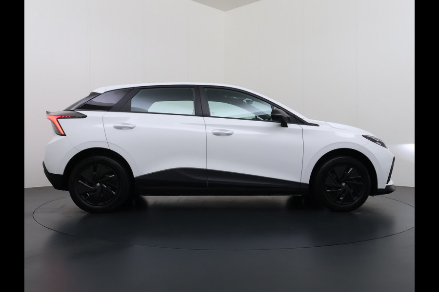 MG Mg4 electric 51kWh LFP AccuApple Carplay Android Auto Pdc Adap.Cruise Ecc Rijstrooksensor Led Bluetooth DAB Isofix File assistent Verkeersbord detectie SOH 92% € 30.000 nieuw!