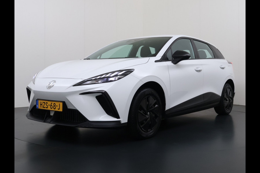 MG Mg4 electric 51kWh LFP AccuApple Carplay Android Auto Pdc Adap.Cruise Ecc Rijstrooksensor Led Bluetooth DAB Isofix File assistent Verkeersbord detectie SOH 92% € 30.000 nieuw!