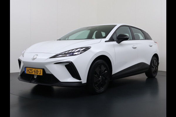 MG Mg4 electric 51kWh LFP AccuApple Carplay Android Auto Pdc Adap.Cruise Ecc Rijstrooksensor Led Bluetooth DAB Isofix File assistent Verkeersbord detectie SOH 92% € 30.000 nieuw!