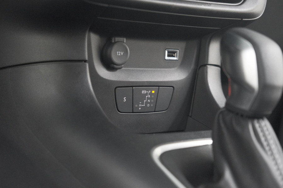 Citroën C3 PureTech 110 EAT6 Max | Apple Carplay | Parkeersensoren | Climate Control | 16 Inch Lichtmetalen Velgen