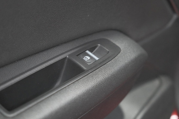 Renault Captur TCe 130 Intens | Camera | 9.3 Inch Grootscherm | Navigatie | Apple Carplay | Parkeersensoren