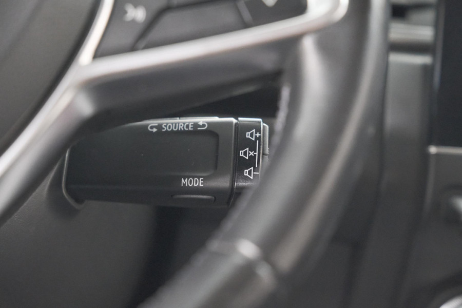 Renault Captur TCe 130 Intens | Camera | 9.3 Inch Grootscherm | Navigatie | Apple Carplay | Parkeersensoren