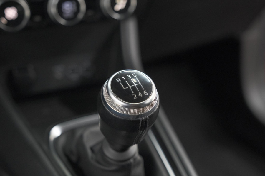 Renault Captur TCe 130 Intens | Camera | 9.3 Inch Grootscherm | Navigatie | Apple Carplay | Parkeersensoren