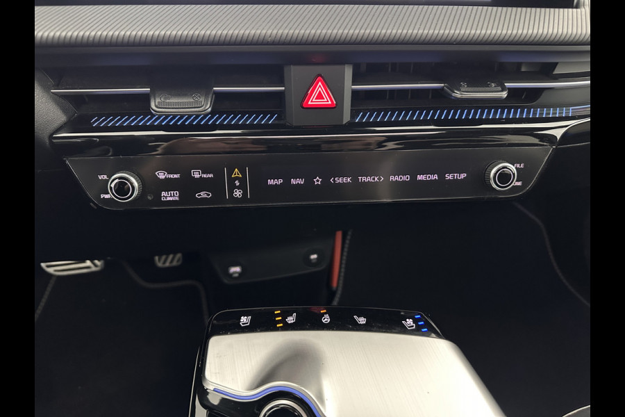 Kia Ev6 GT-Line 77.4 kWh [ 3-Fase-11kW ] (INCL-BTW) Aut. *HEATPUMP | PANO | HEAD-UP | LEATHER-ALCANTARA | ADAPTIVE-CRUISE | DIGI-COCKPIT | MERIDIAN-AUDIO | MEMORYPACK | FULL-LED | KEYLESS | TOPVIEW | DAB | BLINDSPOT | NAVI-FULLMAP |