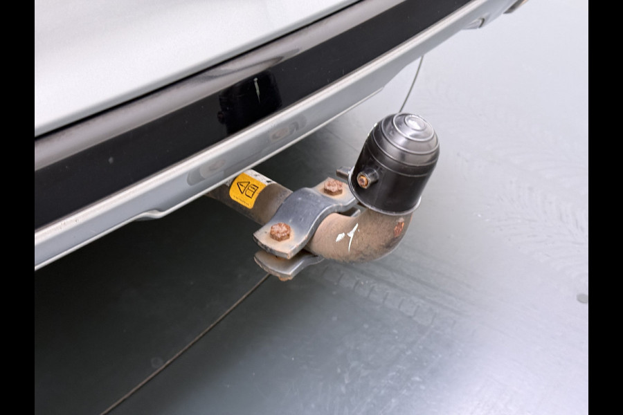 Ford Kuga 2.5 Hybrid PHEV ST-Line X Trekhaak Leer/Alcantara Head-Up Display Adaptive-Cruise Camera Navi Ecc Stoel+Achterbankverwarming App Privacy Glas Winterpakket Elek.Achterklep Led Virtual Cockpit Dodehoek-assistent 1.500KG Trekgewicht 1e Eigenaar Dealeronderhouden € 46.000 nieuw