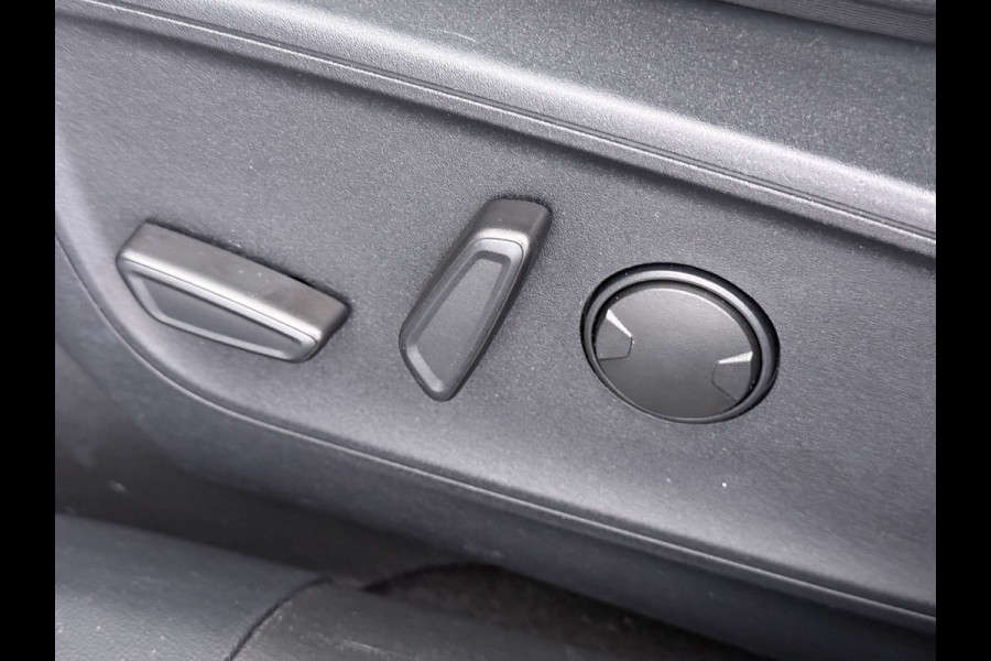 Ford Kuga 2.5 Hybrid PHEV ST-Line X Trekhaak Leer/Alcantara Head-Up Display Adaptive-Cruise Camera Navi Ecc Stoel+Achterbankverwarming App Privacy Glas Winterpakket Elek.Achterklep Led Virtual Cockpit Dodehoek-assistent 1.500KG Trekgewicht 1e Eigenaar Dealeronderhouden € 46.000 nieuw