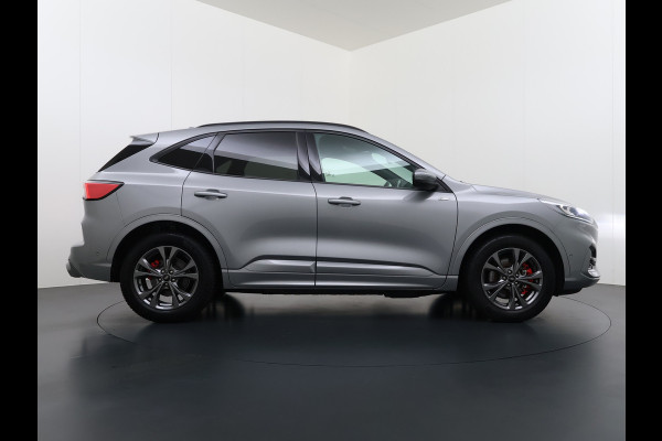 Ford Kuga 2.5 Hybrid PHEV ST-Line X Trekhaak Leer/Alcantara Head-Up Display Adaptive-Cruise Camera Navi Ecc Stoel+Achterbankverwarming App Privacy Glas Winterpakket Elek.Achterklep Led Virtual Cockpit Dodehoek-assistent 1.500KG Trekgewicht 1e Eigenaar Dealeronderhouden € 46.000 nieuw