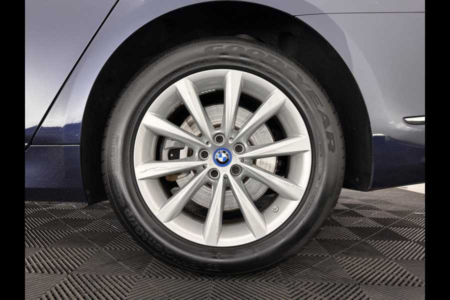 BMW 7 Serie 745Le (Plug-in) (INCL-BTW) *PANO | LEATHER | FULL-LED | HEAD-UP | BLINDSPOT | MEMORY-PACK | DIGI-COCKPIT | KEYLESS | DAB+ | CAMERA | HEATED-COMFORTSEATS | AMBIENTLIGHT | CARPLAY | SHIFTPADDLES | 18''ALU*
