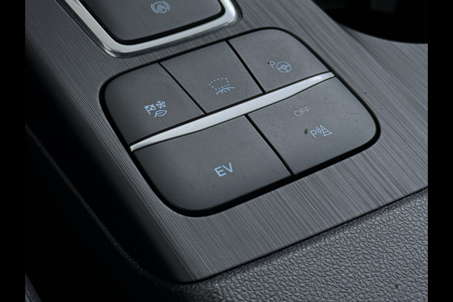 Ford Kuga 2.5 Hybrid PHEV ST-Line X Trekhaak Leer/Alcantara Head-Up Display Adaptive-Cruise Camera Navi Ecc Stoel+Achterbankverwarming App Privacy Glas Winterpakket Elek.Achterklep Led Virtual Cockpit Dodehoek-assistent 1.500KG Trekgewicht 1e Eigenaar Dealeronderhouden € 46.000 nieuw