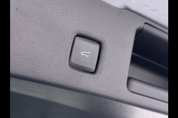 Ford Kuga 2.5 Hybrid PHEV ST-Line X Trekhaak Leer/Alcantara Head-Up Display Adaptive-Cruise Camera Navi Ecc Stoel+Achterbankverwarming App Privacy Glas Winterpakket Elek.Achterklep Led Virtual Cockpit Dodehoek-assistent 1.500KG Trekgewicht 1e Eigenaar Dealeronderhouden € 46.000 nieuw