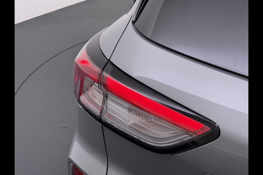 Ford Kuga 2.5 Hybrid PHEV ST-Line X Trekhaak Leer/Alcantara Head-Up Display Adaptive-Cruise Camera Navi Ecc Stoel+Achterbankverwarming App Privacy Glas Winterpakket Elek.Achterklep Led Virtual Cockpit Dodehoek-assistent 1.500KG Trekgewicht 1e Eigenaar Dealeronderhouden € 46.000 nieuw