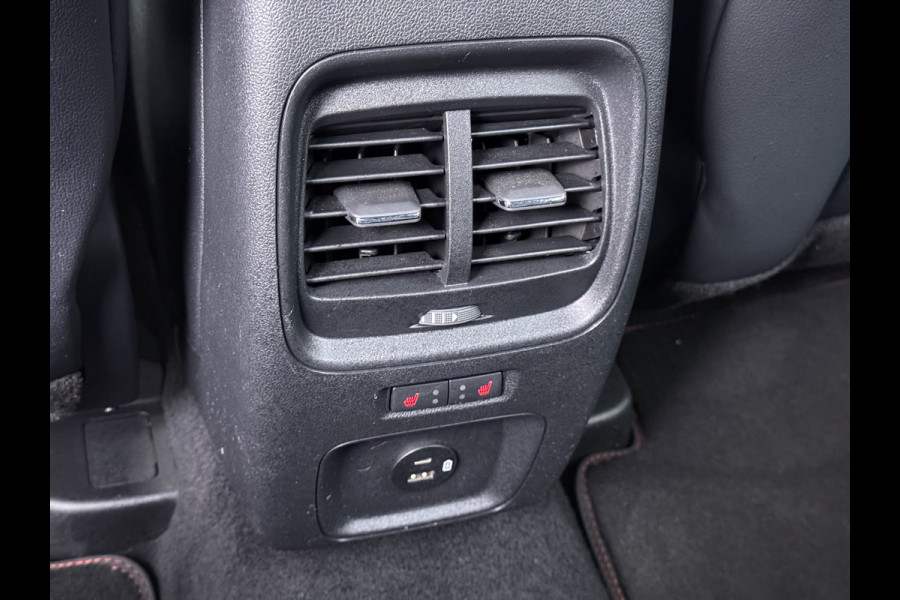 Ford Kuga 2.5 Hybrid PHEV ST-Line X Trekhaak Leer/Alcantara Head-Up Display Adaptive-Cruise Camera Navi Ecc Stoel+Achterbankverwarming App Privacy Glas Winterpakket Elek.Achterklep Led Virtual Cockpit Dodehoek-assistent 1.500KG Trekgewicht 1e Eigenaar Dealeronderhouden € 46.000 nieuw