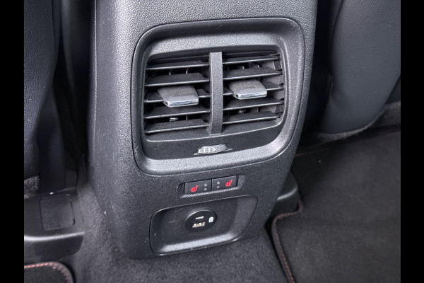 Ford Kuga 2.5 Hybrid PHEV ST-Line X Trekhaak Leer/Alcantara Head-Up Display Adaptive-Cruise Camera Navi Ecc Stoel+Achterbankverwarming App Privacy Glas Winterpakket Elek.Achterklep Led Virtual Cockpit Dodehoek-assistent 1.500KG Trekgewicht 1e Eigenaar Dealeronderhouden € 46.000 nieuw