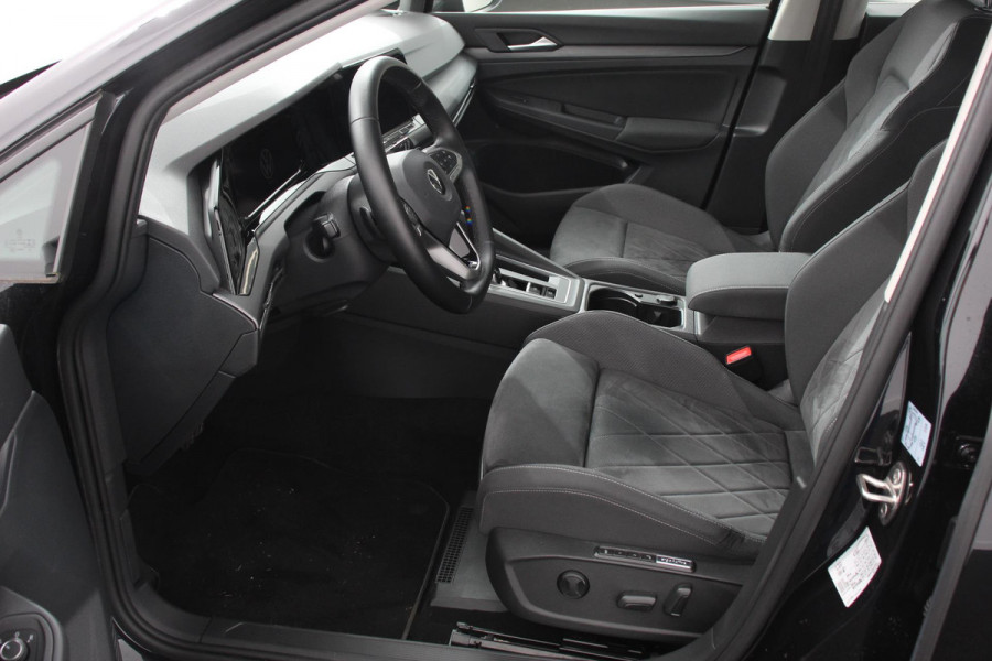 Volkswagen Golf Variant 1.5 eTSI 150pk DSG Style DEMO ! Navigatie Apple Carplay/Android Auto Parkeersensoren Adaptive Cruise Control Blind Spot Assist Stoel-en stuurverwarming Ledverlichting Getinte ramen Climate Control