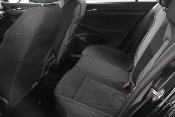 Volkswagen Golf Variant 1.5 eTSI 150pk DSG Style DEMO ! Navigatie Apple Carplay/Android Auto Parkeersensoren Adaptive Cruise Control Blind Spot Assist Stoel-en stuurverwarming Ledverlichting Getinte ramen Climate Control